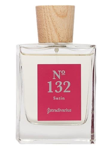 N°132 Satin by Stradivarius bottle